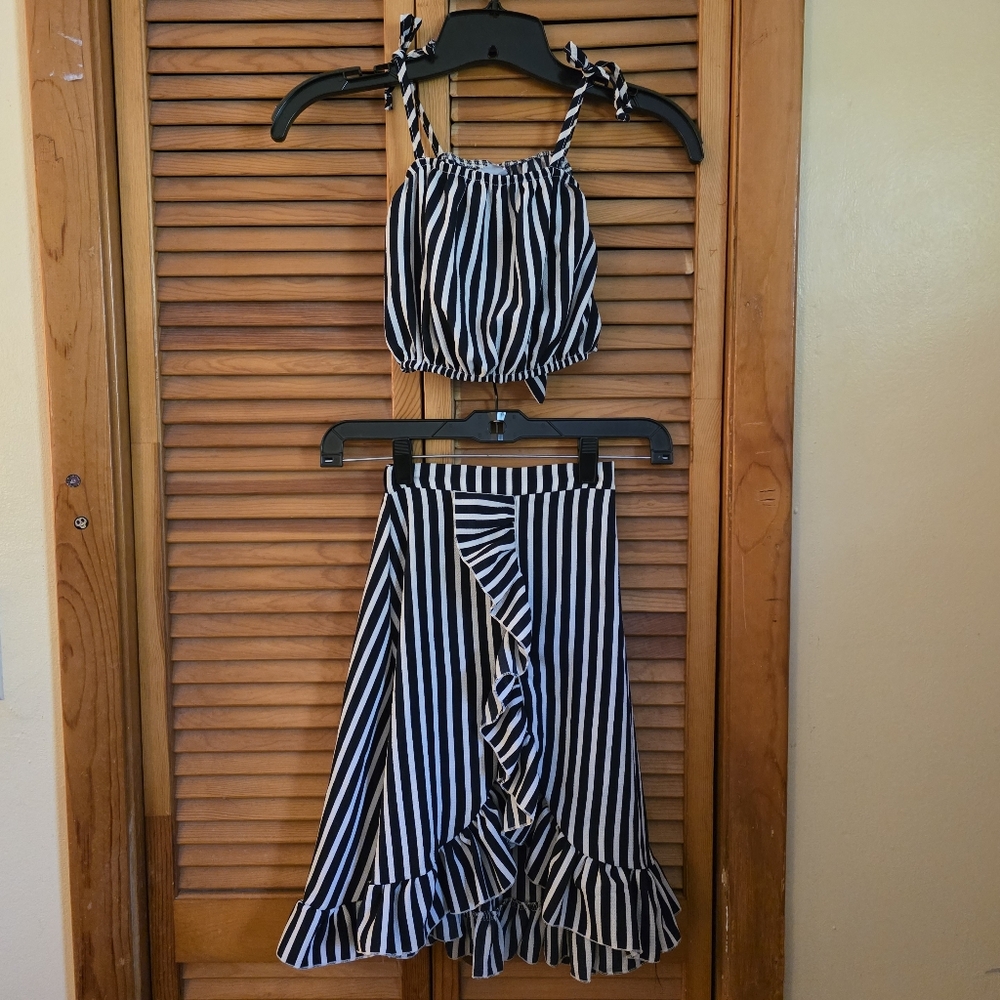EUC MBG Girls Striped Two-Piece Set Size 4T/5Y (Mia Belle Girls)